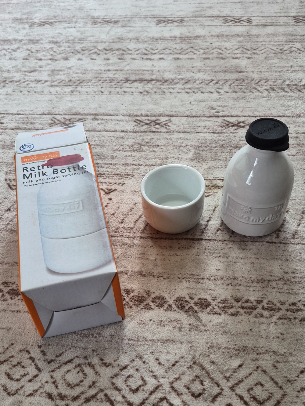 White Retro Milk Bottle & Cup Set